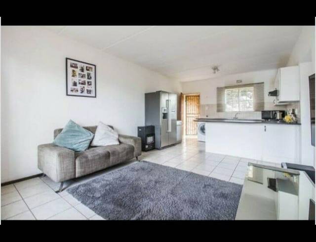 2 BEDROOM APARTMENT FOR SALE IN STRUBENSVALLEI